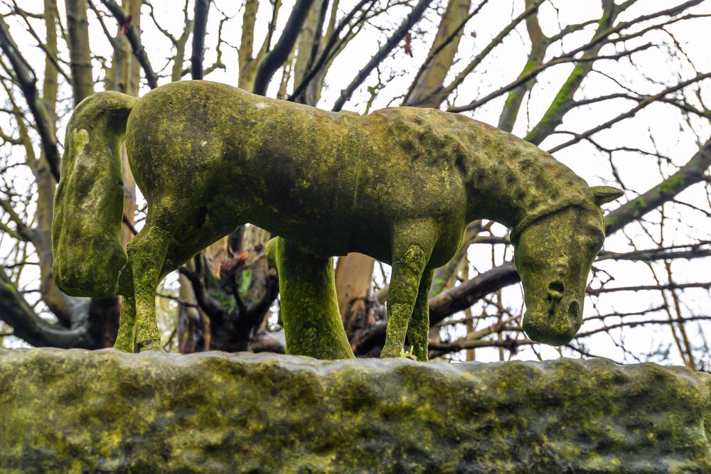 horse garden statue